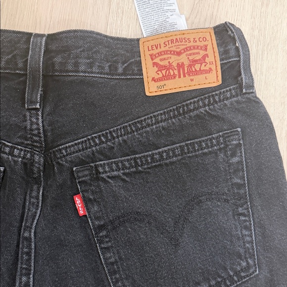Levi’s 27 Black Distressed Denim Shorts - Picture 5 of 5